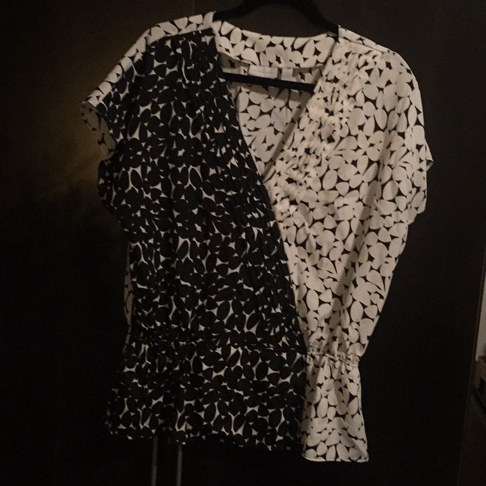 New York & Company B&W Blouse short sleeve
